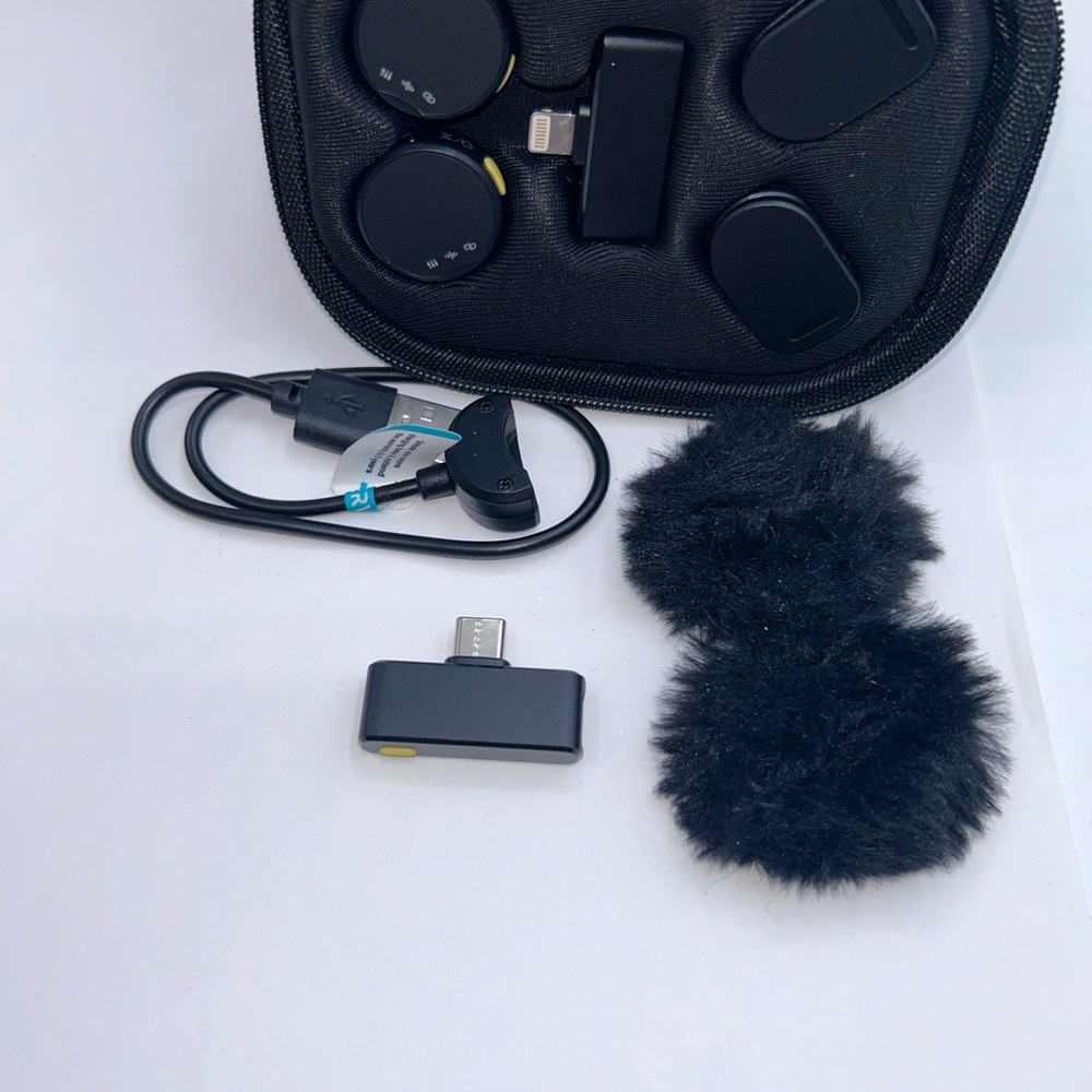RIBIU Wireless Microphone For IPhone/Android - Picture 4 of 5